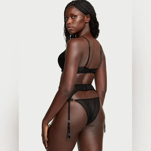 ♣️ Very Sexy Midnight Affair Rose Embroidery Faux Patient Leather Garter Belt ♣️