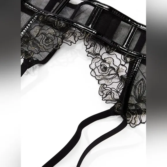 ♣️ Very Sexy Midnight Affair Rose Embroidery Faux Patient Leather Garter Belt ♣️