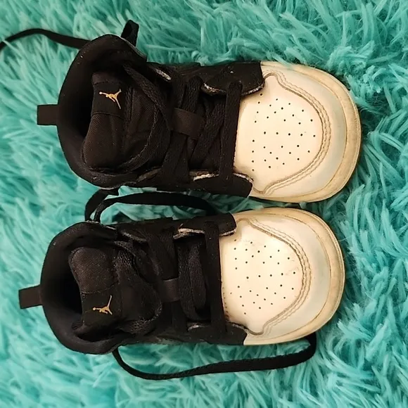 Air Jordan Black White Patent Leather Sneakers Sz. 6