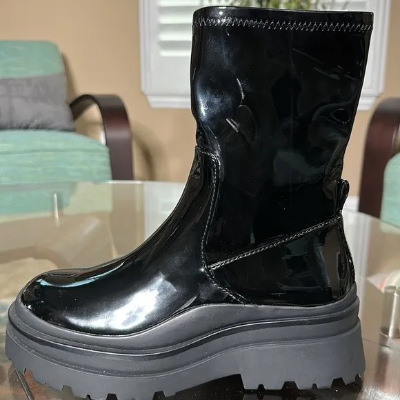 Aldo Bigshot Bootie size 7.5 Black Patent Vegan Leather Chunky Chelsea platform