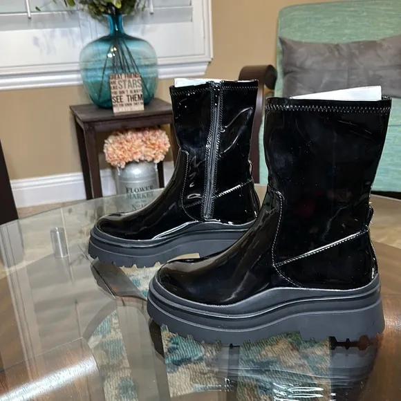 Aldo Bigshot Bootie size 7.5 Black Patent Vegan Leather Chunky Chelsea platform