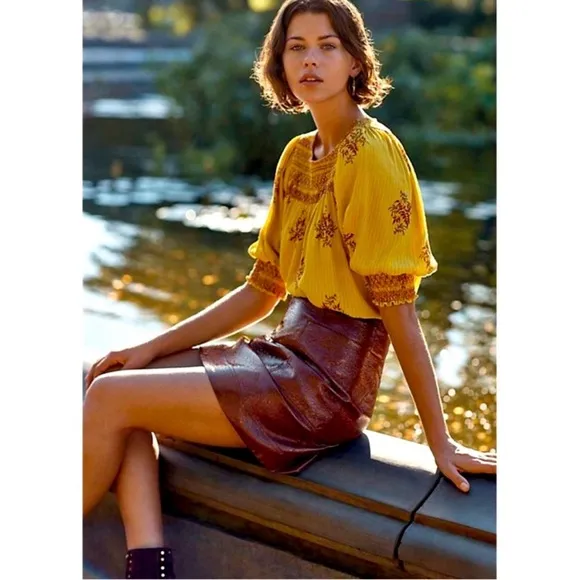 ANTHROPOLOGIE Maeve Cargo Mini Skirt Faux Patent Leather Wine Pockets Size 2