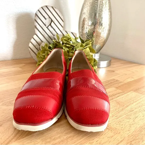 Donald J. Pliner May Women's Pull On Red Loafer Flat Size 7