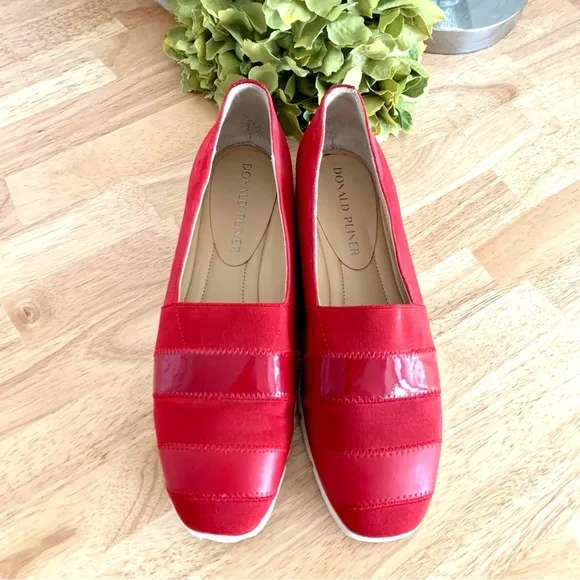 Donald J. Pliner May Women's Pull On Red Loafer Flat Size 7