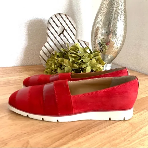 Donald J. Pliner May Women's Pull On Red Loafer Flat Size 7