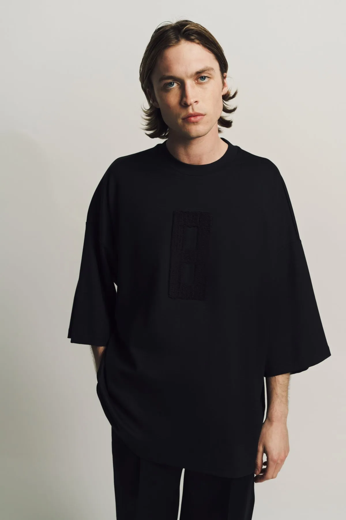 FEAR OF GOD | EMBROIDERED 8 MILANO TEE