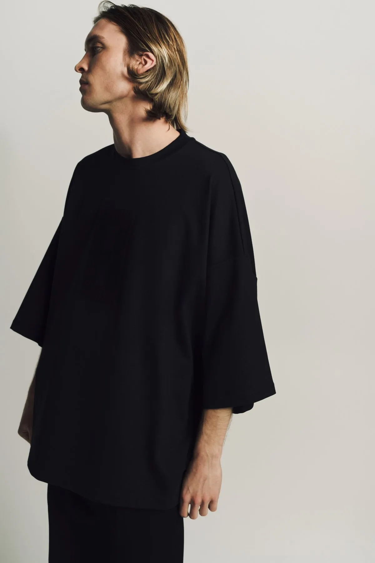 FEAR OF GOD | EMBROIDERED 8 MILANO TEE