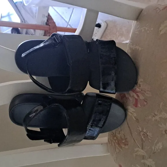 Figs by Figuero Black Patent Leather Chunky Sandal sz39 like new Condition