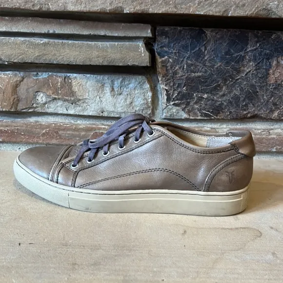 Frye Justin Low Lace Up Sneaker Taupe Leather