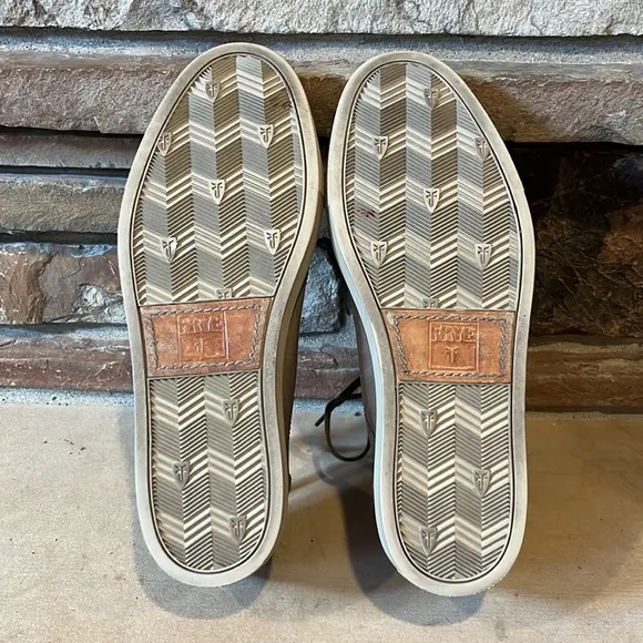 Frye Justin Low Lace Up Sneaker Taupe Leather
