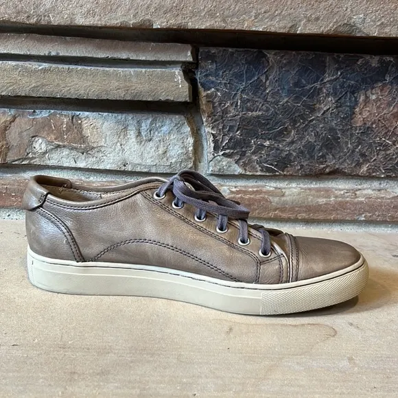 Frye Justin Low Lace Up Sneaker Taupe Leather