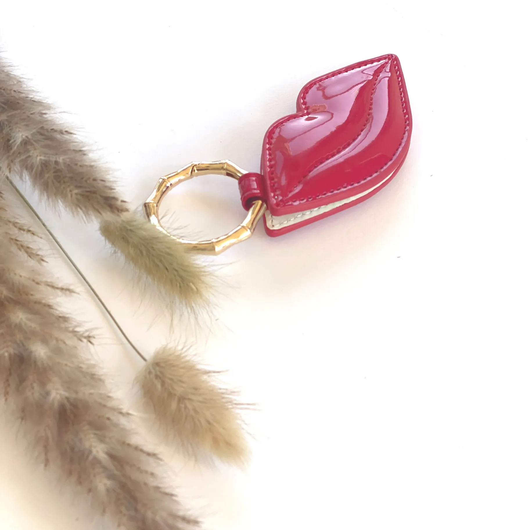 Juna Lips Travel Hat Clip