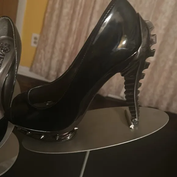 Metropolis black spiked 4 inch heel