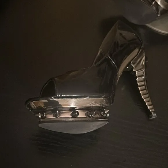 Metropolis black spiked 4 inch heel