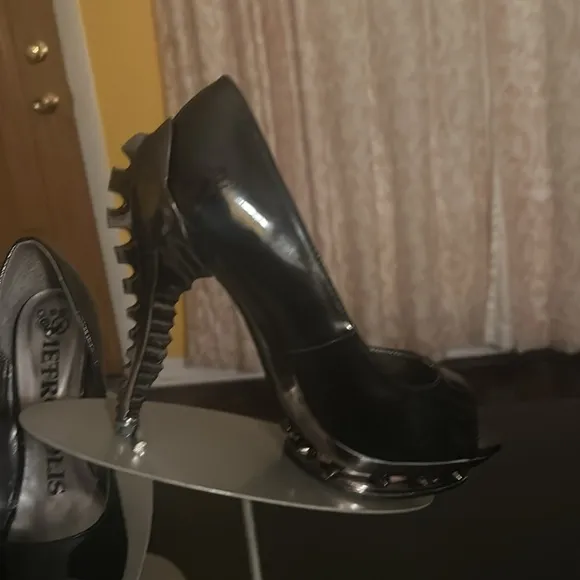 Metropolis black spiked 4 inch heel