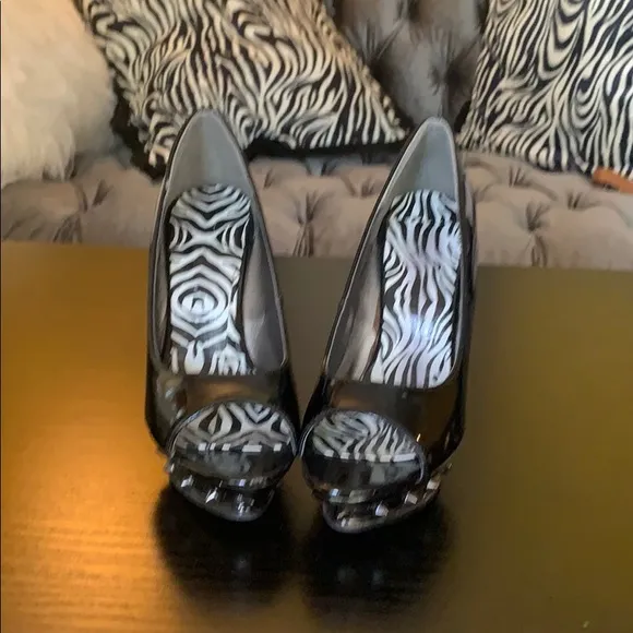 Metropolis black spiked 4 inch heel