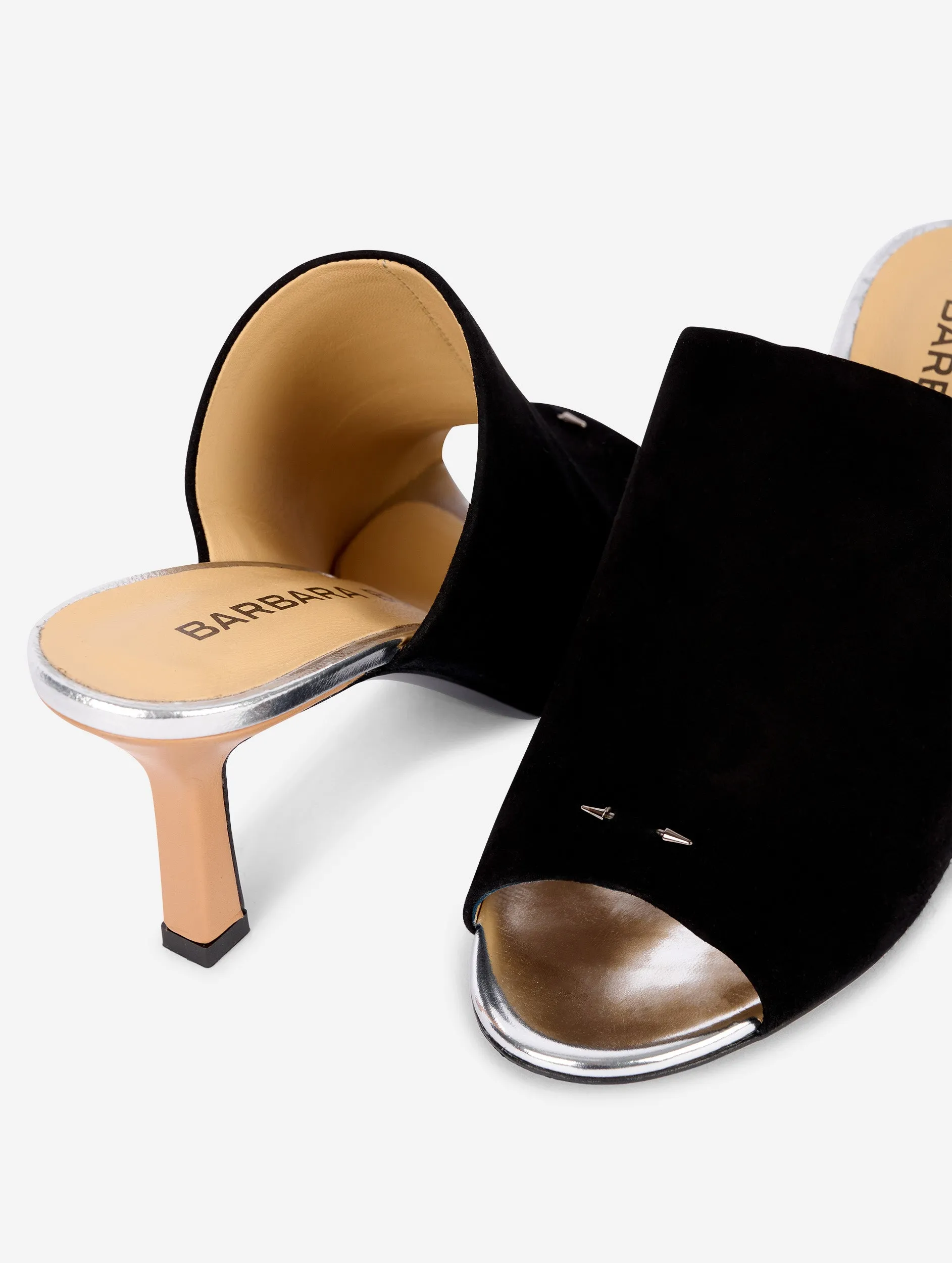 Mules in black suede