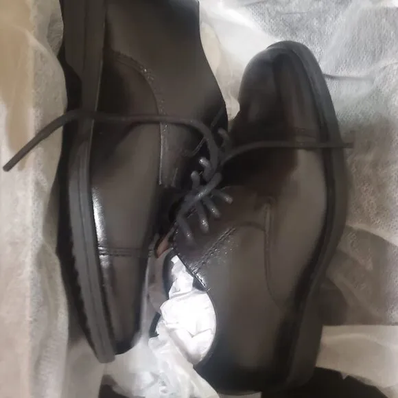 New Florsheim Reveal Kids dress shoe size 10