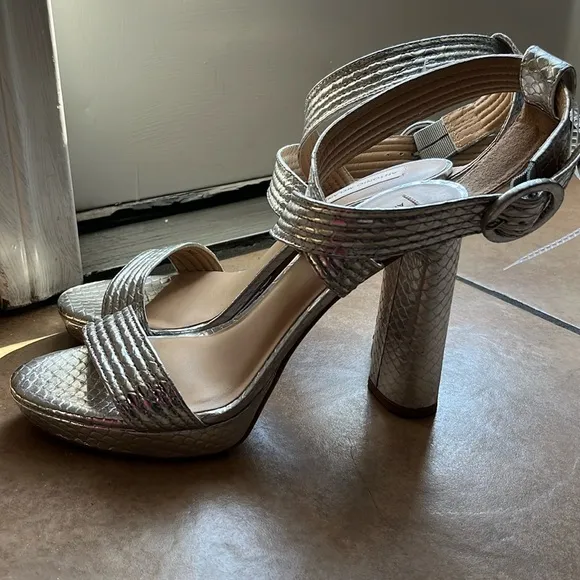 New sneaker Antonio Melani colored silver