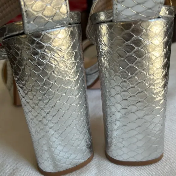 New sneaker Antonio Melani colored silver