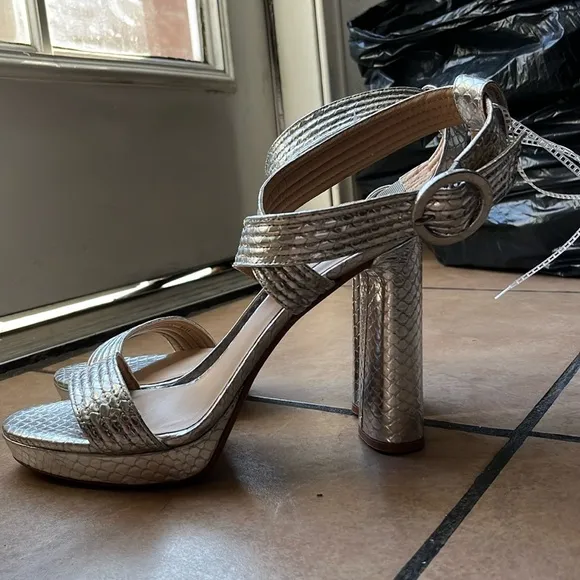 New sneaker Antonio Melani colored silver