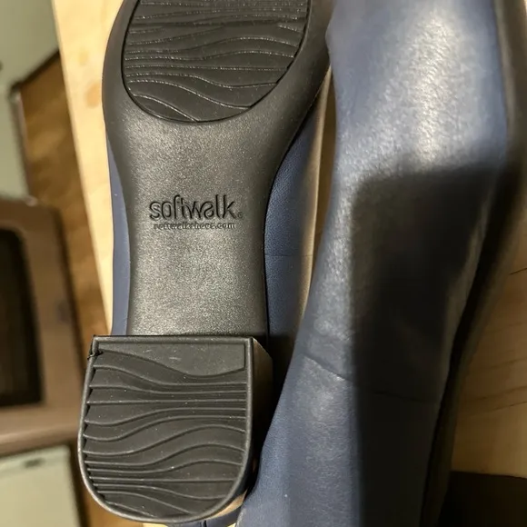 NEW SoftWalk Navy Pumps Lynn Size Women’s 9.5