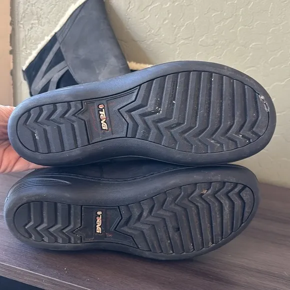 Teva Figueroa Black Nubuck Leather Fleece Lining Waterproof Boot Size 6