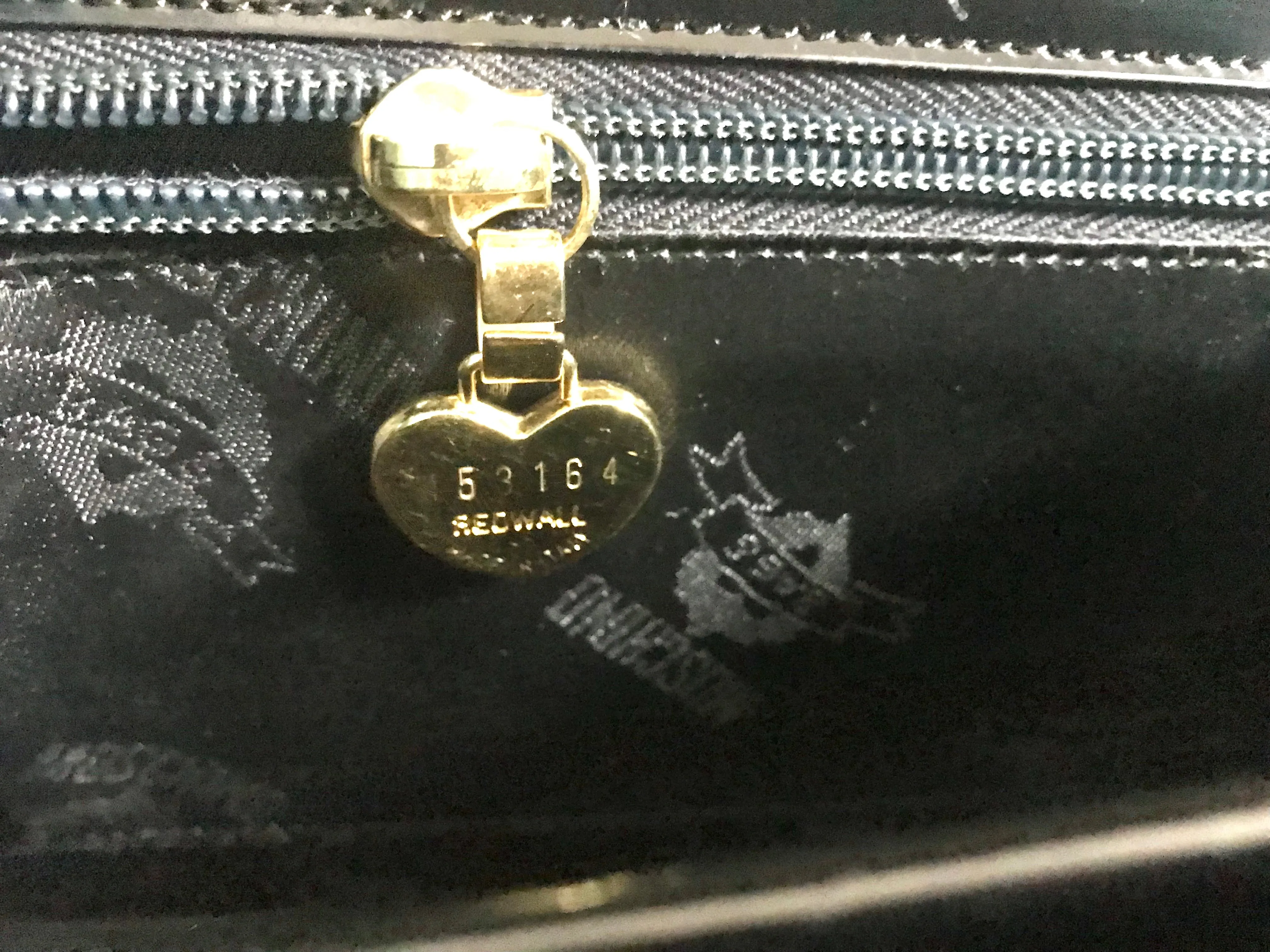 Vintage MOSCHINO black patent enamel Kelly style handbag with M logo and heart motifs. Masterpiece by Redwall. 050323re4