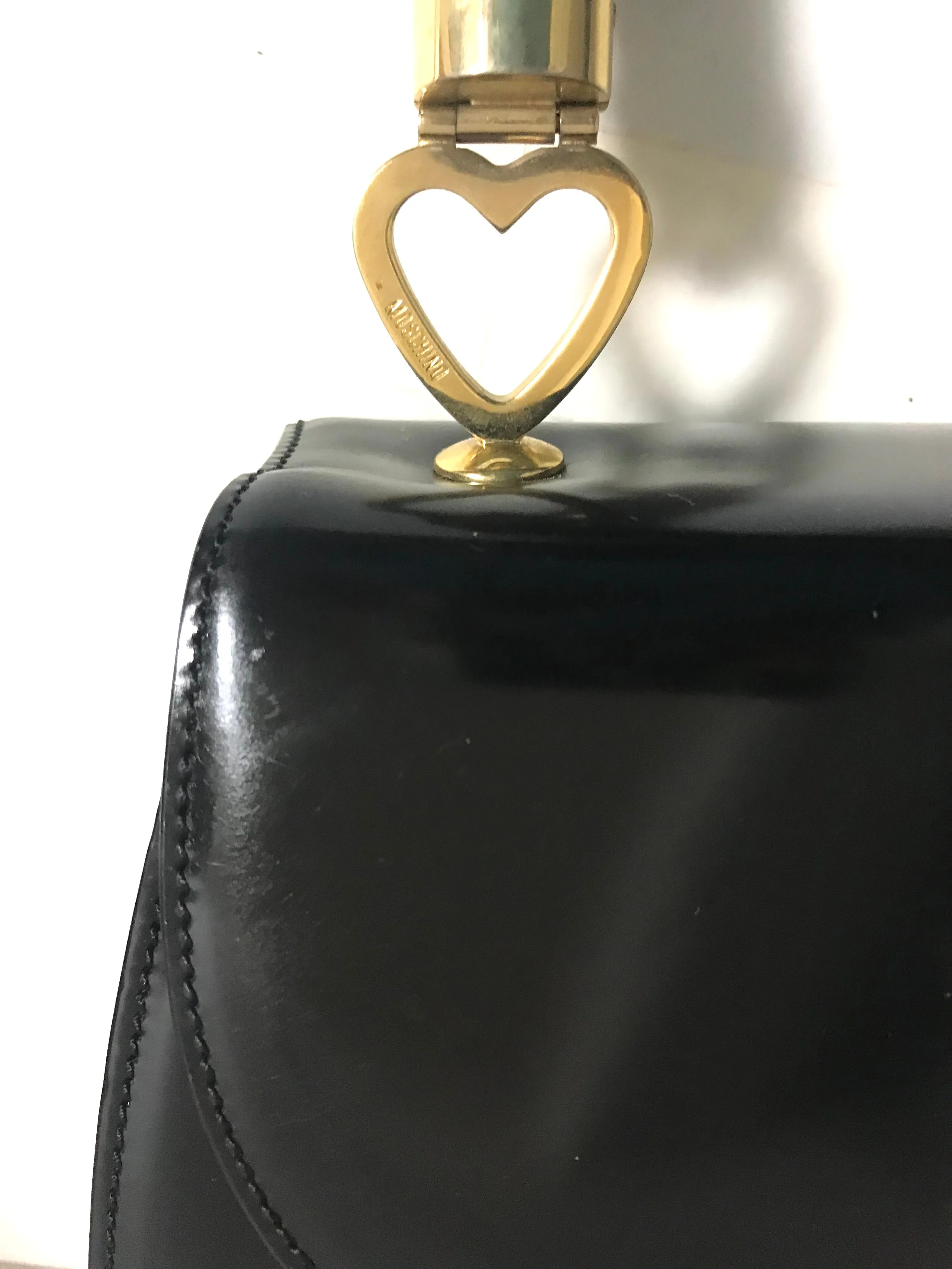 Vintage MOSCHINO black patent enamel Kelly style handbag with M logo and heart motifs. Masterpiece by Redwall. 050323re4