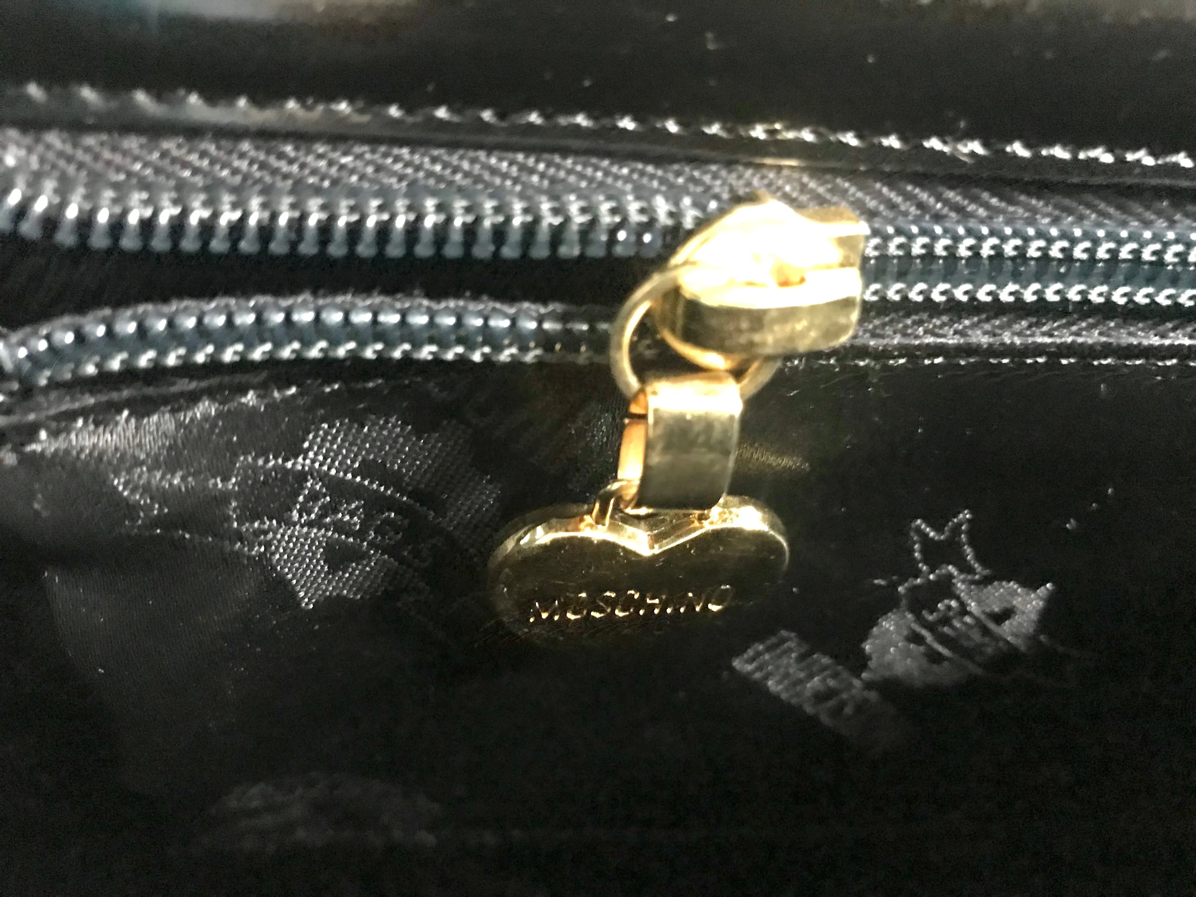 Vintage MOSCHINO black patent enamel Kelly style handbag with M logo and heart motifs. Masterpiece by Redwall. 050323re4