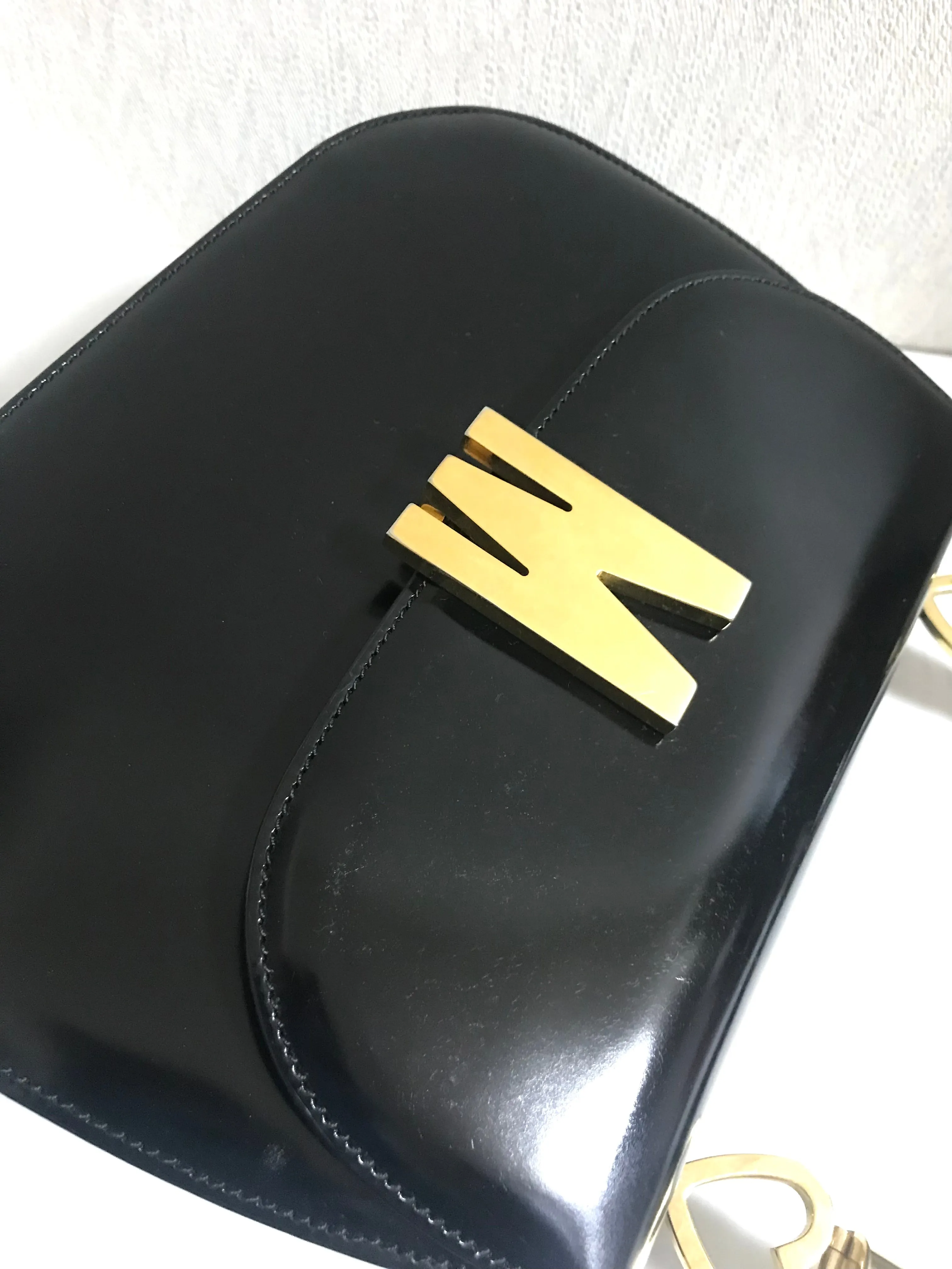 Vintage MOSCHINO black patent enamel Kelly style handbag with M logo and heart motifs. Masterpiece by Redwall. 050323re4