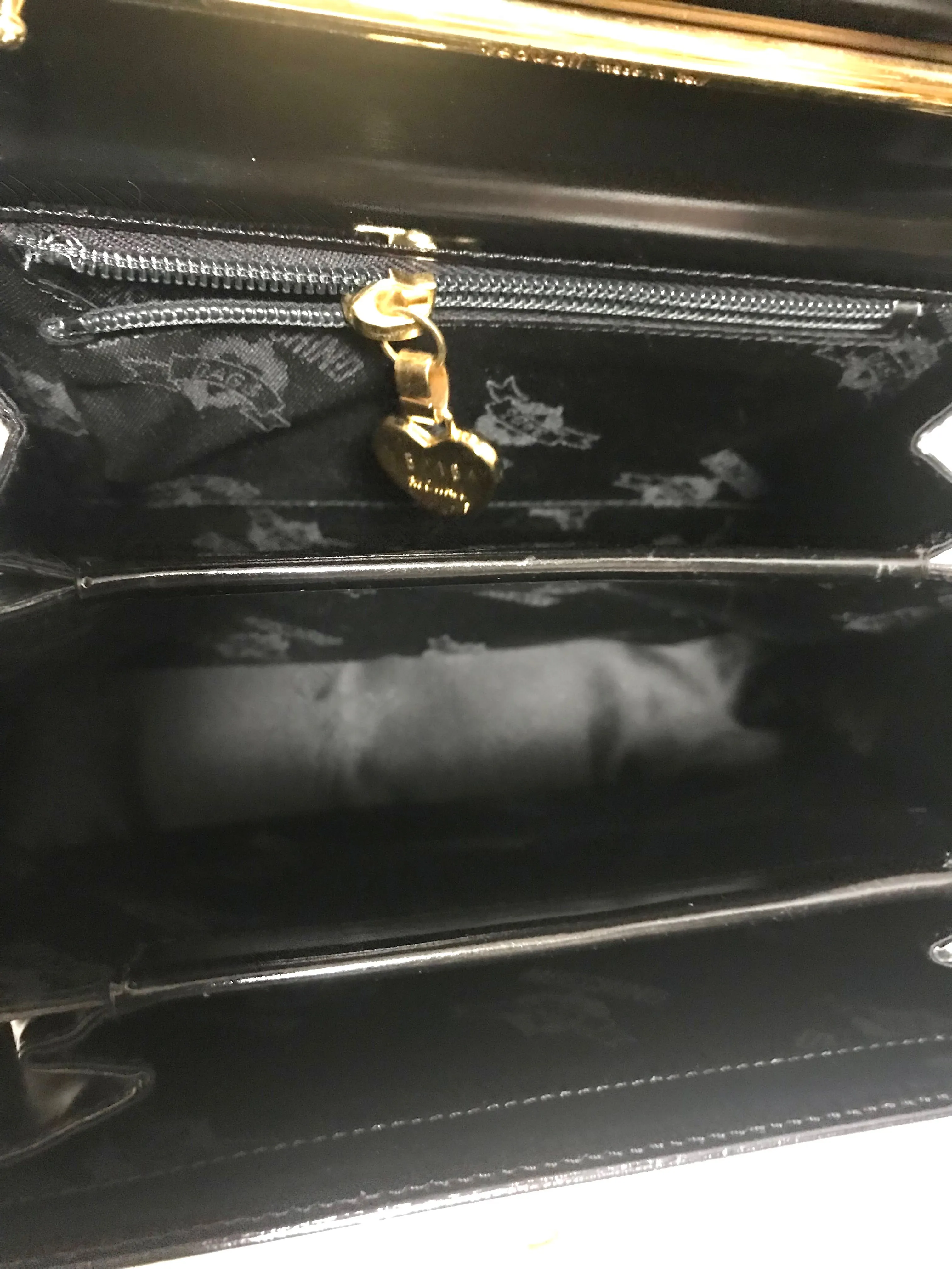 Vintage MOSCHINO black patent enamel Kelly style handbag with M logo and heart motifs. Masterpiece by Redwall. 050323re4